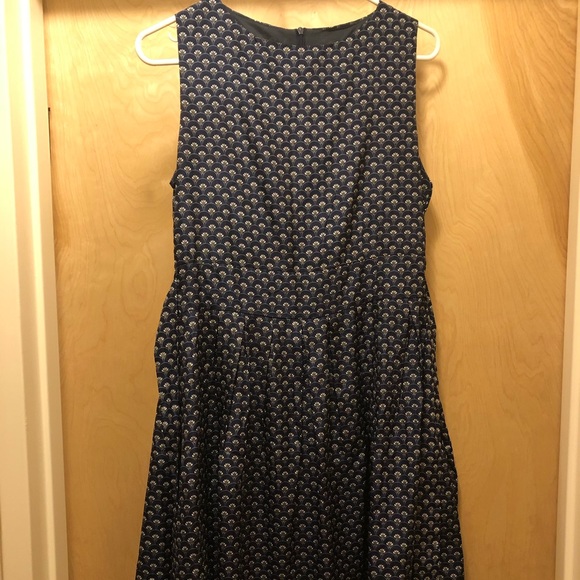 💕2 for $10💕Knee length patterned dress - Picture 3 of 5